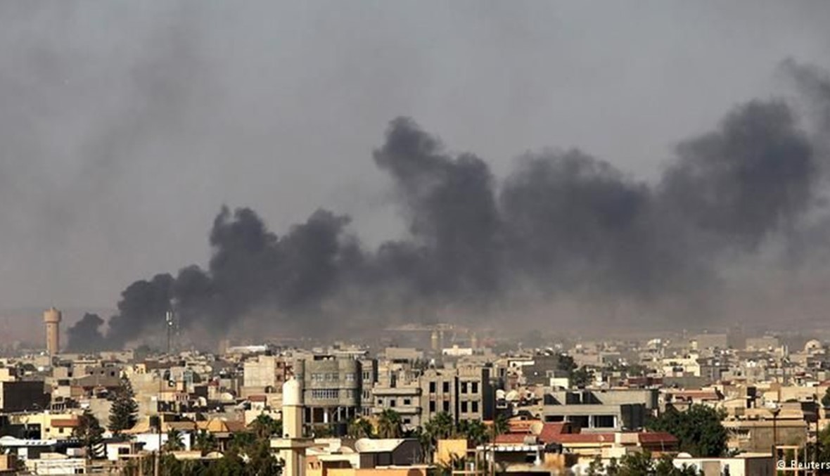 اشتعال خزانين للوقود في طرابلس.. والحكومة تؤكد: "خطير جداً"