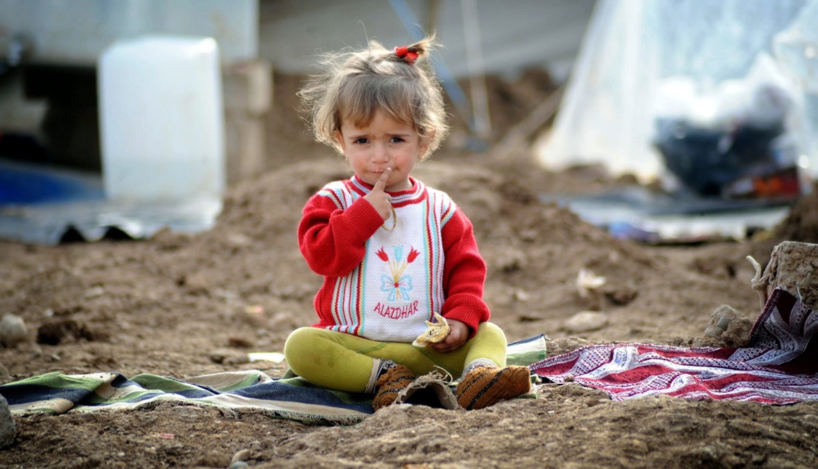 اللاجئون السوريون يجابهون شتاء قارساً: "البرد ينهشنا فما بالك بالطفل الرضيع"؟