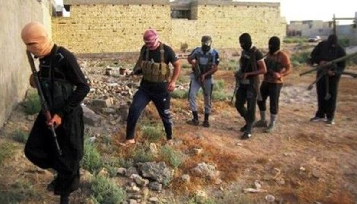 "داعش" يرجم رجلاً حتى الموت بتهمة الزنا