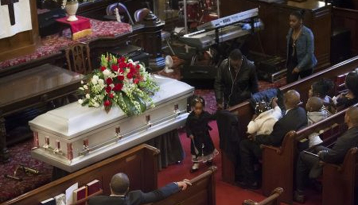 جنازة شاب اسود قتل برصاص شرطي ابيض في نيويورك