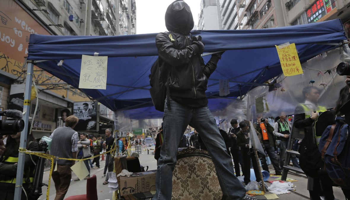 شرطة هونغ كونغ تستعد لاجلاء آخر المتظاهرين
