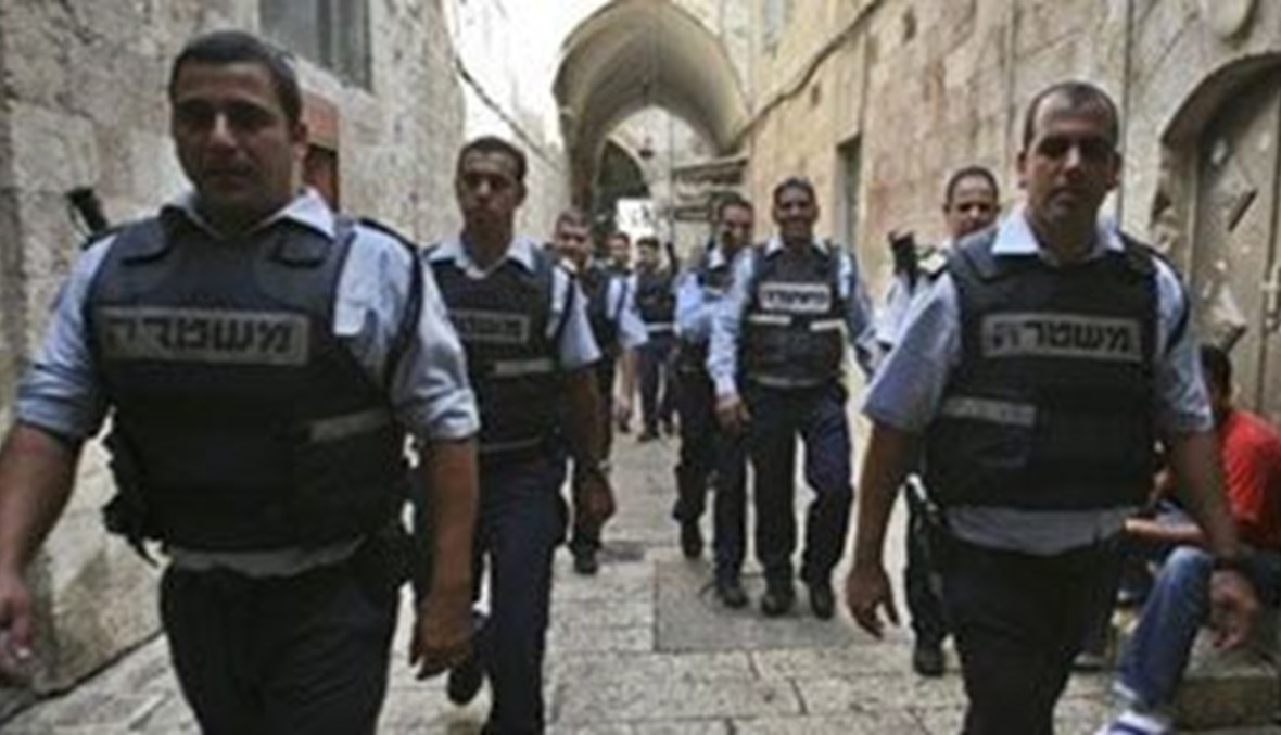 الشرطة الاسرائيلية تعتقل ثمانية فلسطينيين لقيامهم "بالتحريض" على العنف عبر الانترنت