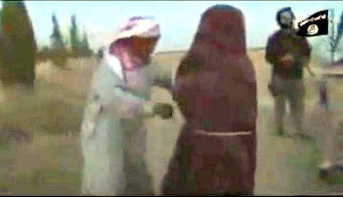 رجم سيدتين حتى الموت  في ادلب