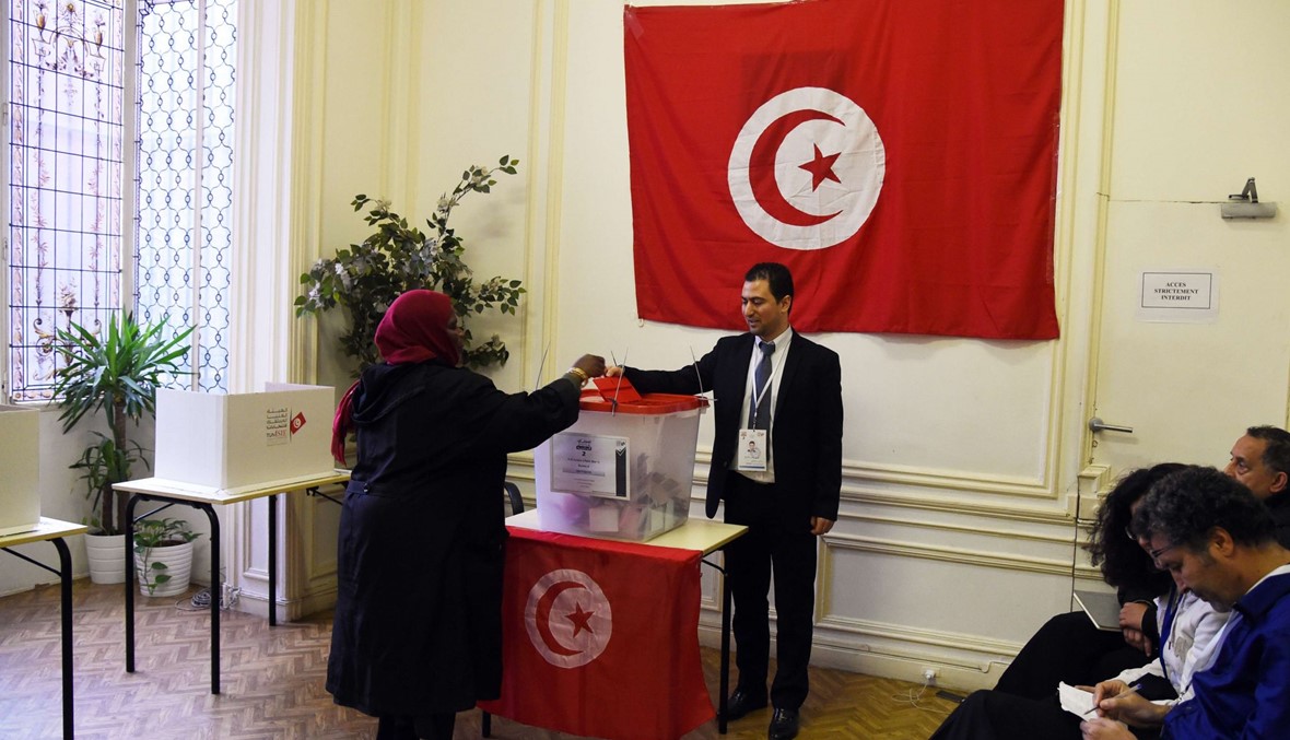 تنافس محموم بين المرزوقي والسبسي\r\nبانتخابات رئاسية تاريخية في تونس
