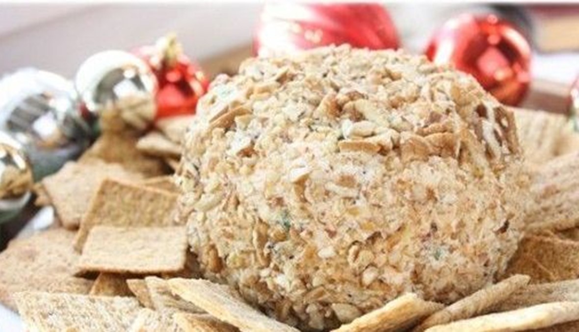 اصنع كرة الجبنة الميلادية traditional Christmas cheese ball