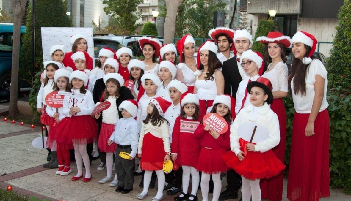 طلاب "المدرسة اللبنانية للموسيقى" حولوا الحديقة العامة مسرحا ميلاديا