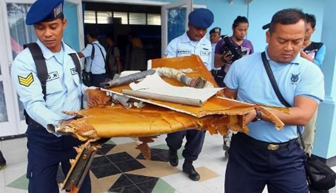 العثور على "قطعتين كبيرتين" من اجزاء الطائرة الماليزية في اعماق بحر جاوا