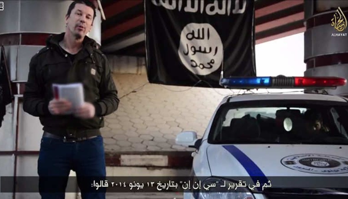 الرهينة البريطاني كانتلي يتجول في الموصل ويقود سيارة تابعة لـ"داعش" (فيديو)