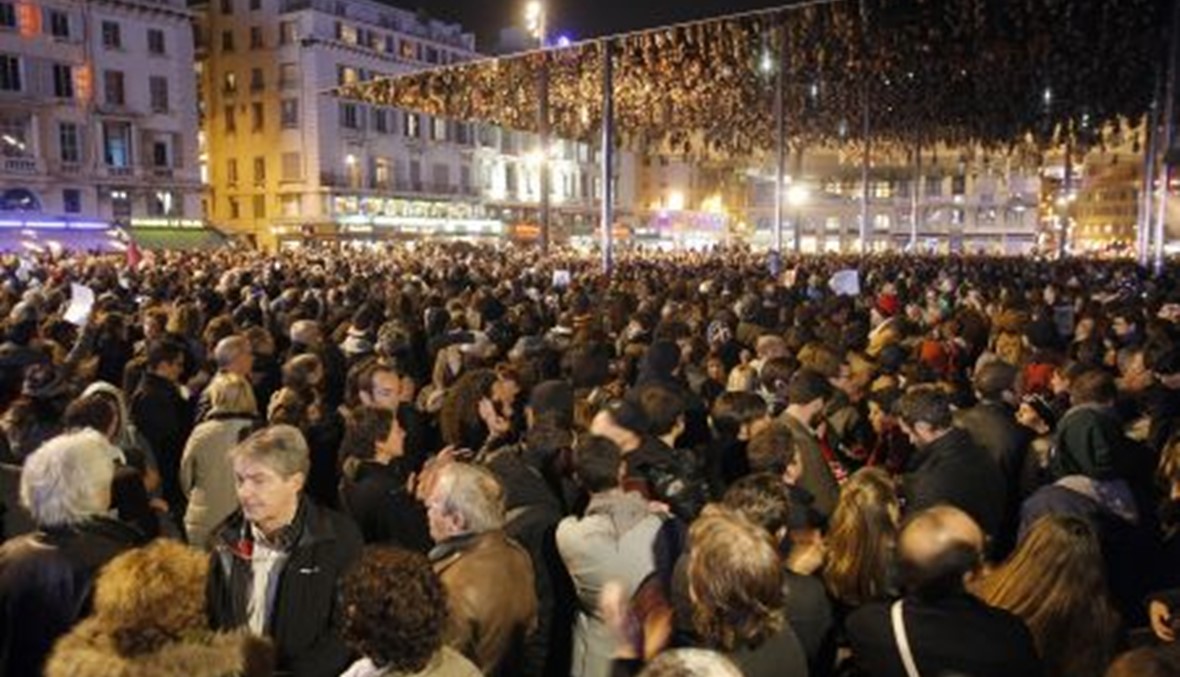 عشرات الالاف تجمعوا في باريس يصرخون: "انا شارلي" - بالصور