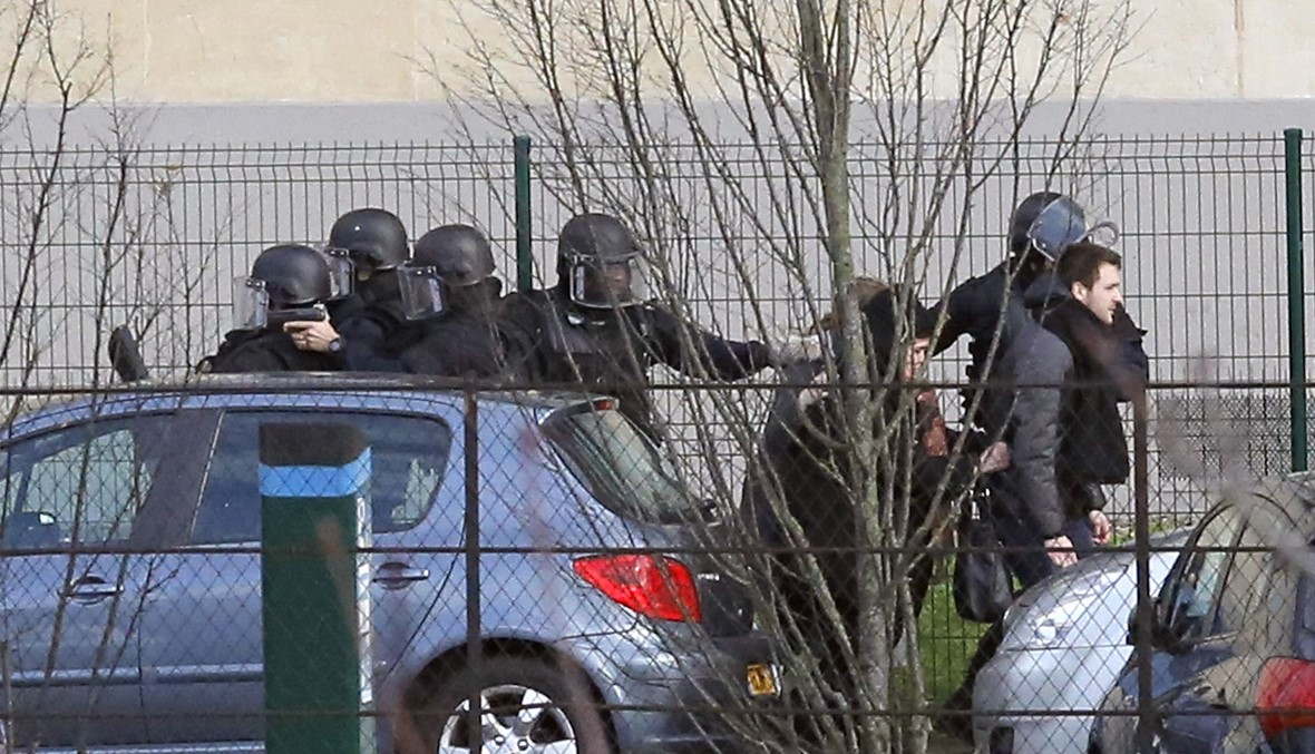 الارهاب يضرب فرنسا.. قتيلان في عملية احتجاز جديدة في باريس