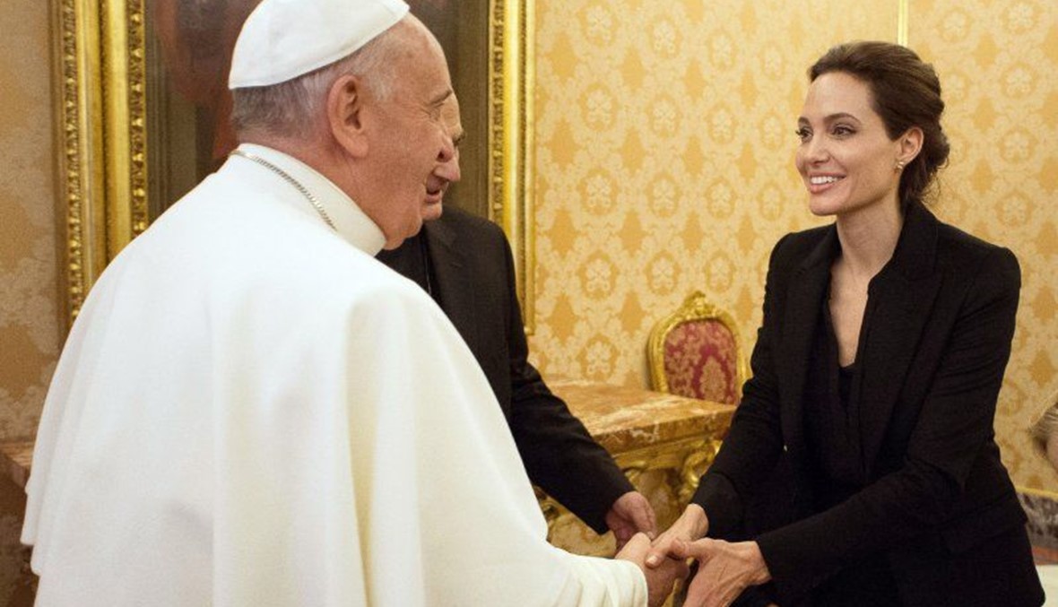 ماذا دار بين أنجلينا جولي والبابا فرنسيس؟