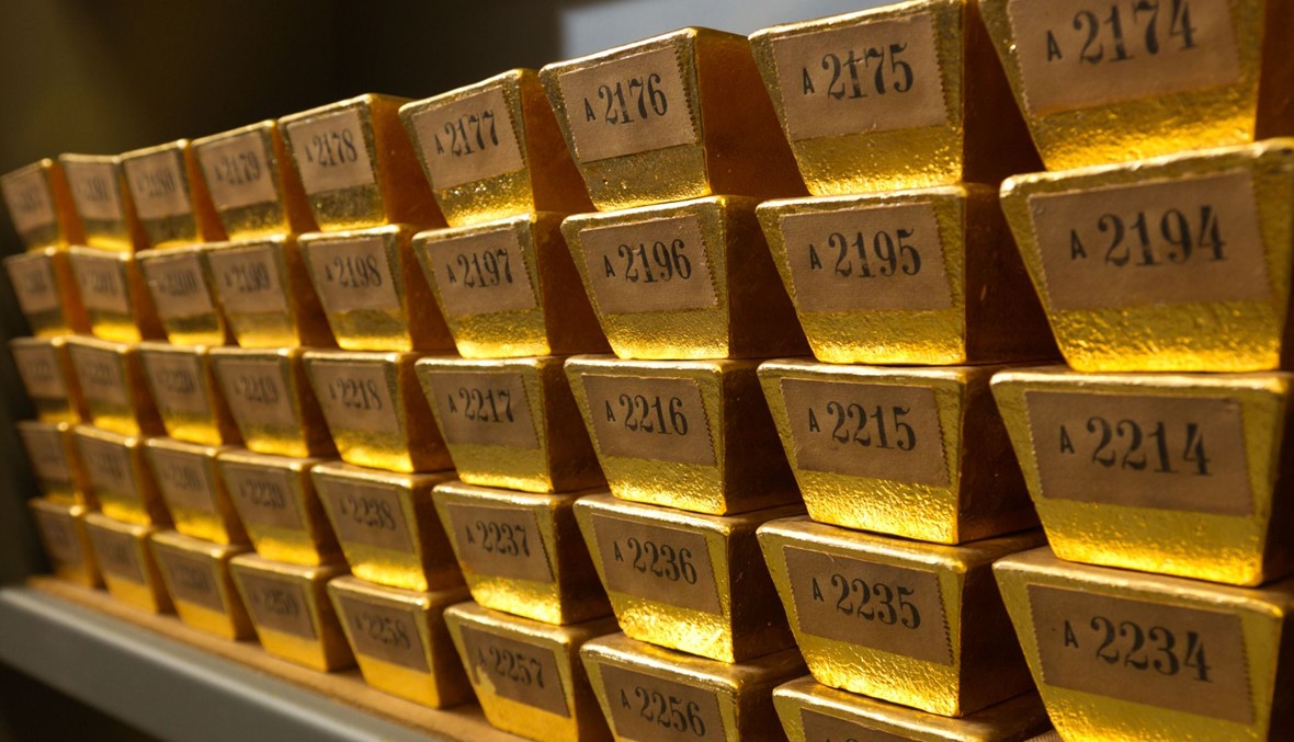 الذهب عند أعلى مستوى في شهر بدعم زيادة الطلب وتراجع الدولار