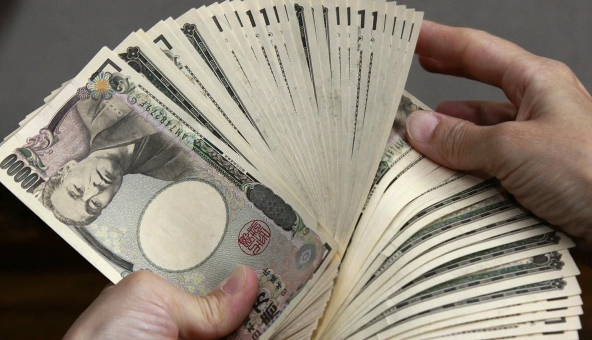 ارتفاع الين بدعم تراجع الأسهم الصينية ومخاوف في شأن الإقتصاد العالمي