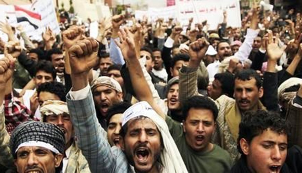 هادي "حبيساً"... والآلاف يتظاهرون ضد الحوثيين في صنعاء