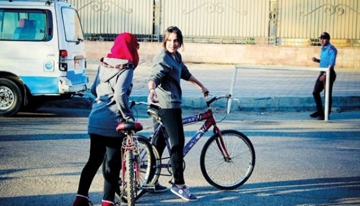 مصريات يتحدين المجتمع بركوب الدراجات