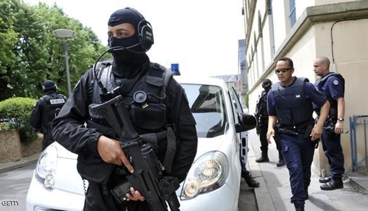 ملثمون يطلقون النار على الشرطة الفرنسية