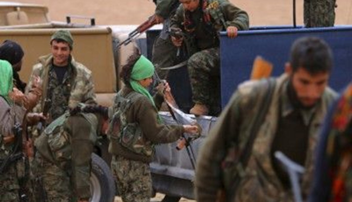 الأكراد ومسلحون سوريون يدخلون  الرقة معقل "داعش"