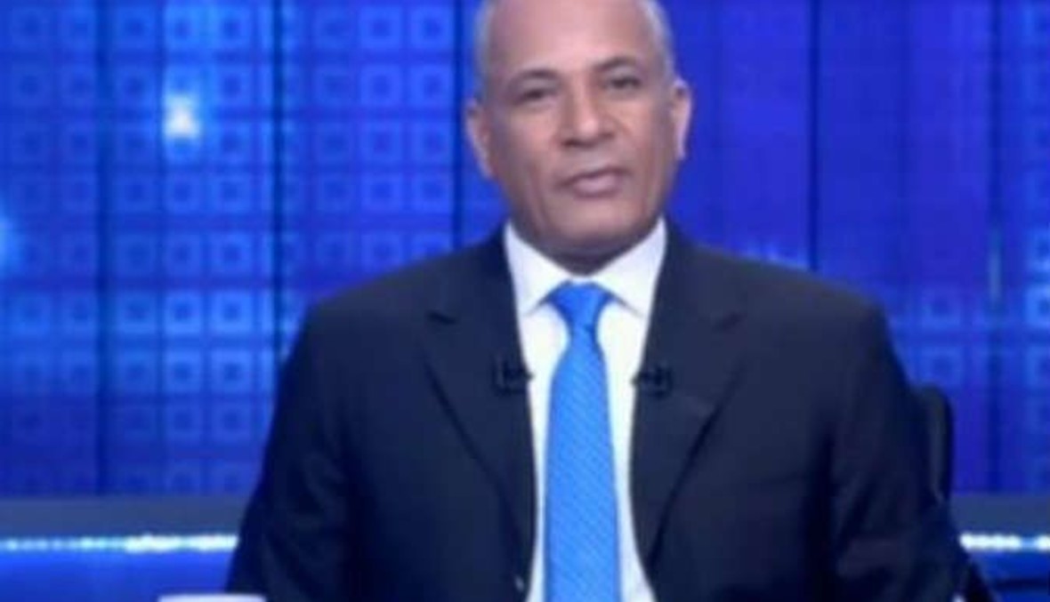 بالفيديو- مذيع مصري لا يتمالك نفسه على الهواء بعد اعدام داعش ٢١ قبطياً