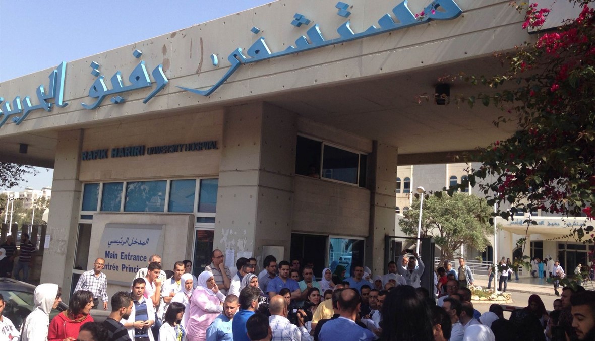 مدخل الطوارئ في مستشفى الحريري مُغلَق