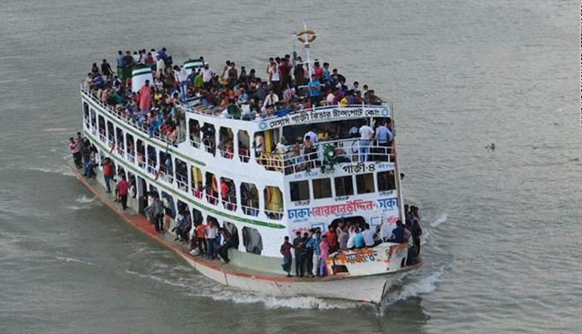 عشرات المفقودين بعد غرق عبارة في بنغلادش