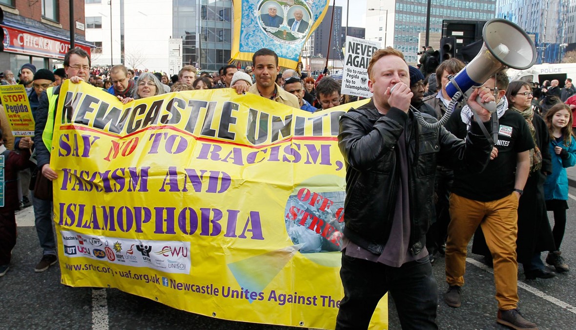حركة "بيغيدا" تجمع 400 متظاهر في بريطانيا ومناهضوها يحشدون الفين