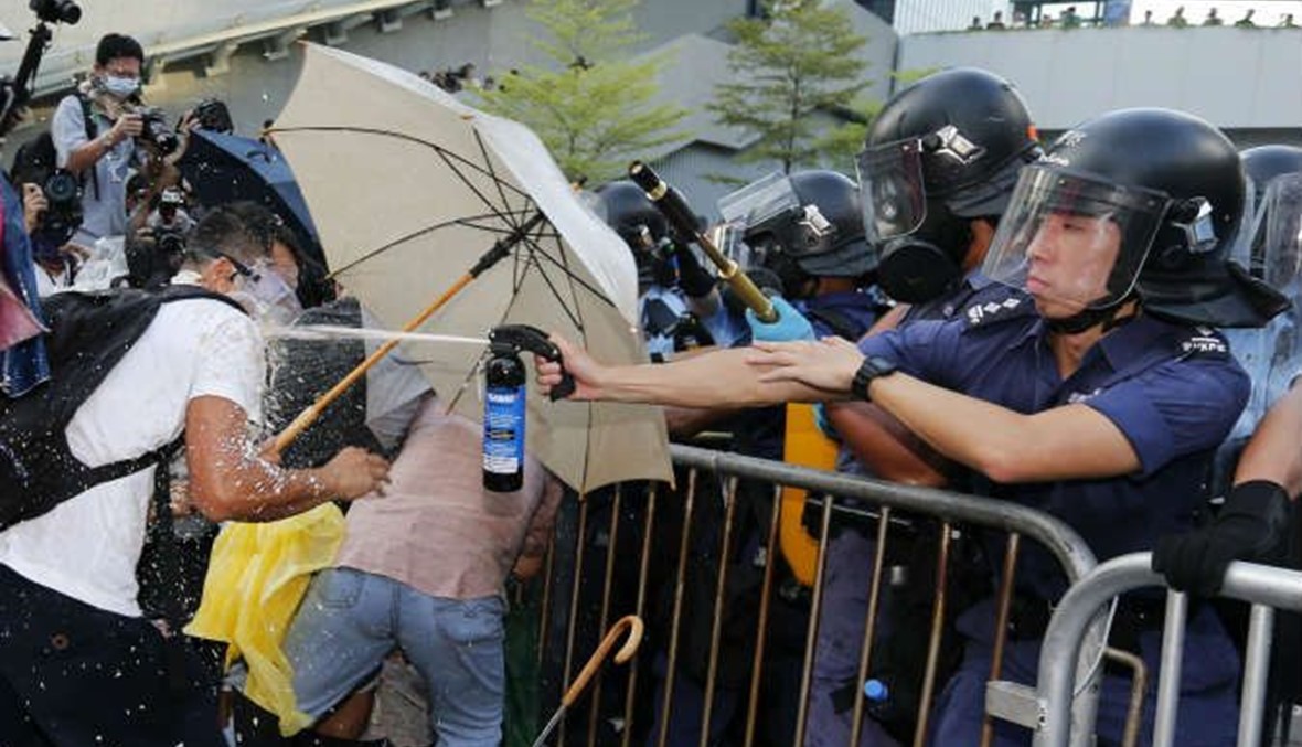 الشرطة تعتقل 3 أشخاص في هونغ كونغ بعد اشتباك مع محتجين
