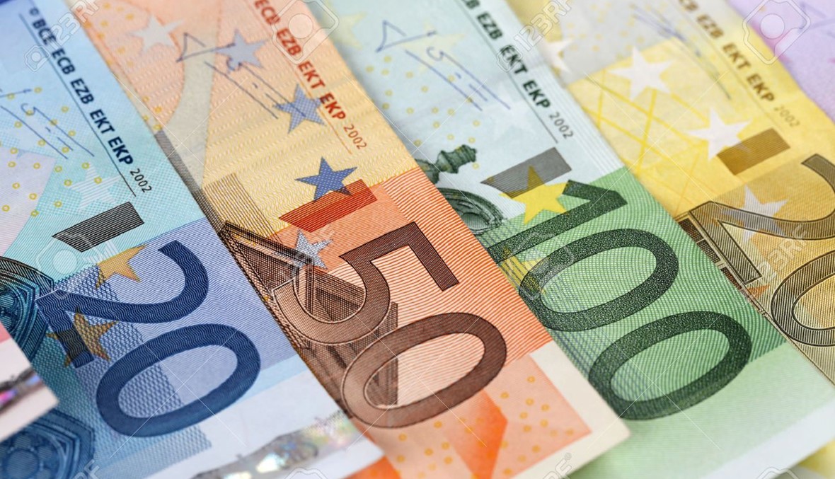 تراجع الأورو إلى أدنى مستوياته أمام الدولار في أكثر من 11 عاماً