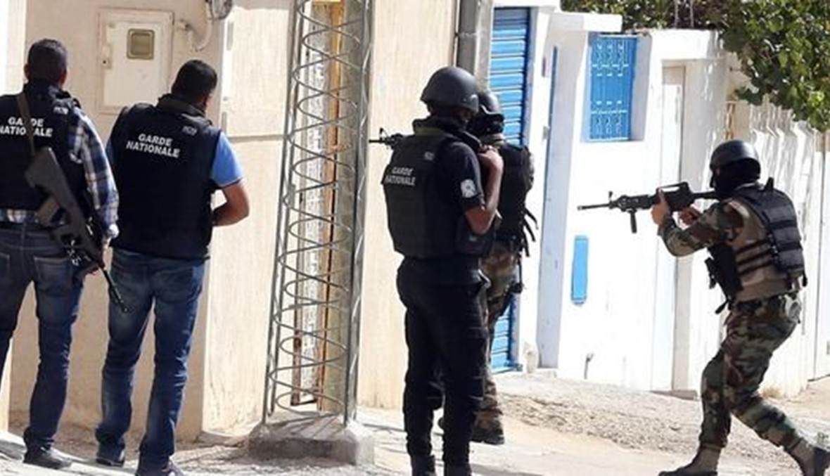 تونس تضبط مخبأ كبيرا للاسلحة قرب الحدود مع ليبيا
