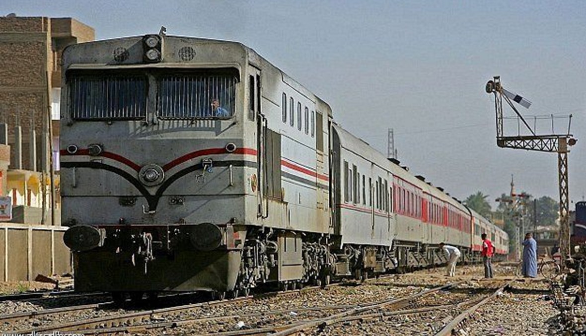 مصر... 7 قتلى في حادث تصادم بين قطار وحافلة رحلة مدرسية