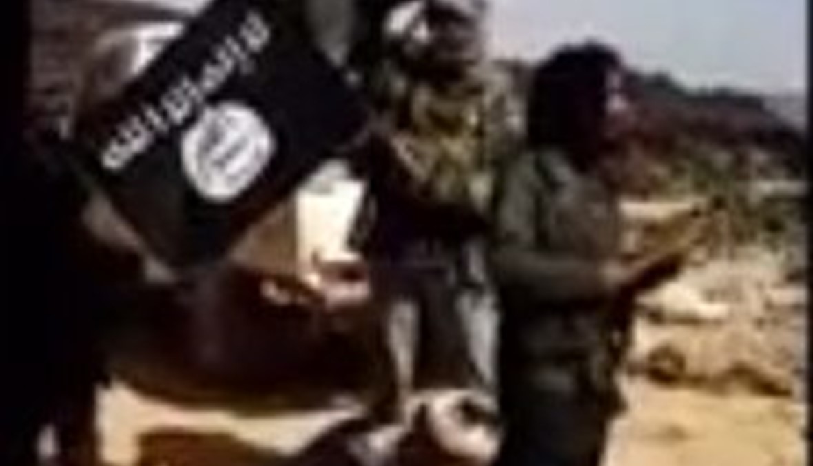 بالفيديو... حتى الصلاة عرضة للإستهزاء عند "داعش"