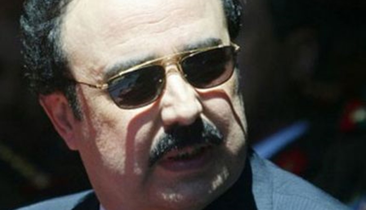 الاسد يقيل غزالة وشحادة