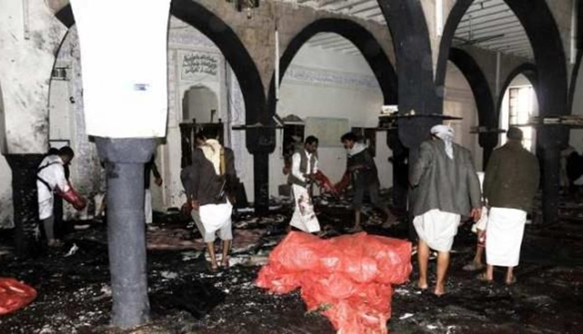 بالفيديو - لحظات تفجير انتحاري نفسه بمسجد في صنعاء