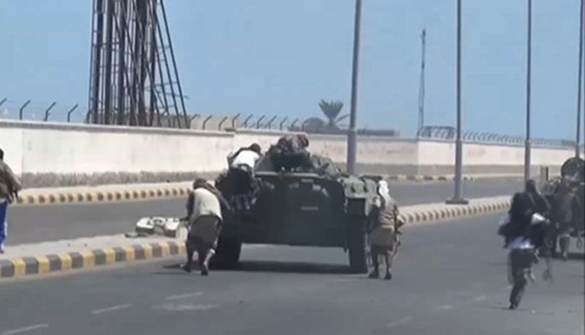 الحوثيون يسيطرون على مطار تعز ويتقدمون باتجاه عدن