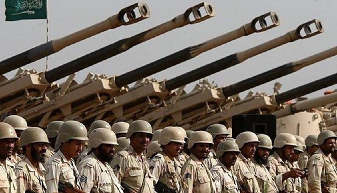 لماذا حركت السعودية معدات عسكرية ثقيلة قرب حدود اليمن؟