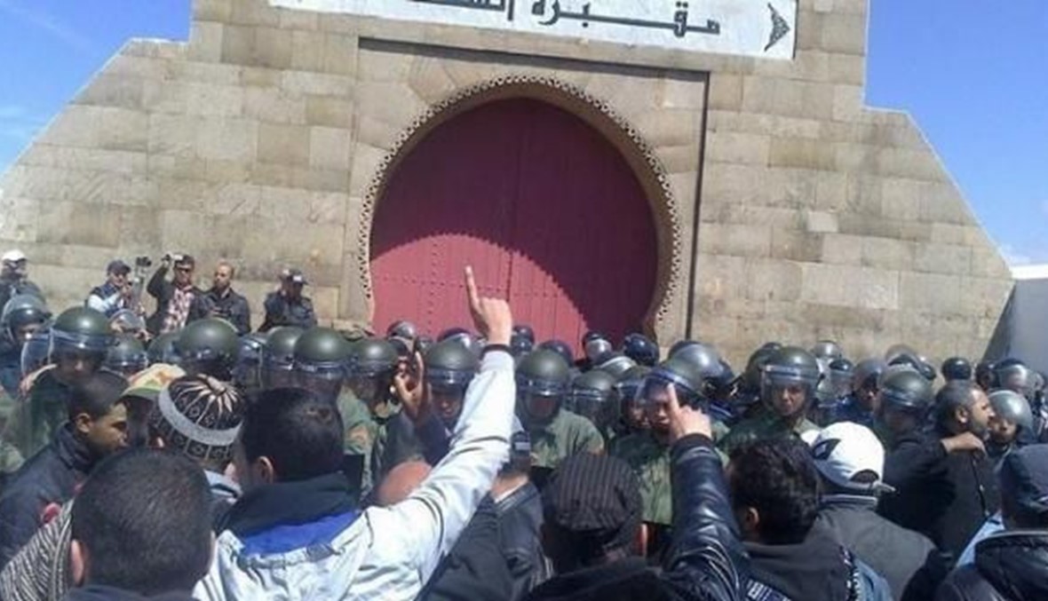 في المغرب... مواجهة نادرة بين المعارضة والشرطة بسبب دفن أرملة