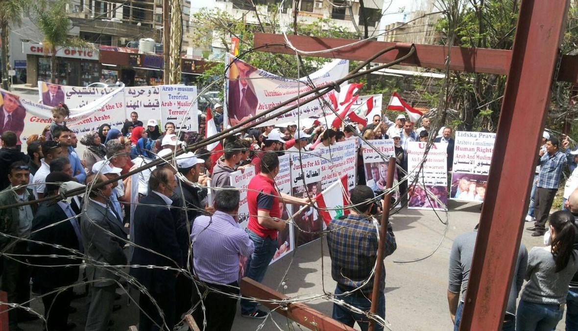 اصدقاء علي فياض يعتصمون في عوكر وبعبدا
