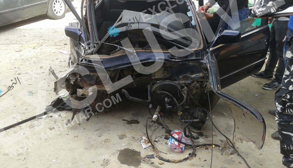 بالصور: حادث سير في كفركلا يتسبّب بانشطار سيارة!