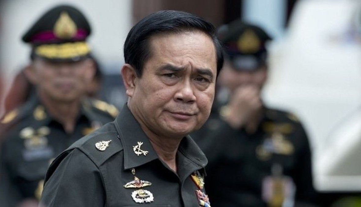 رئيس وزراء تايلاند يستأذن الملك لرفع الأحكام العرفية