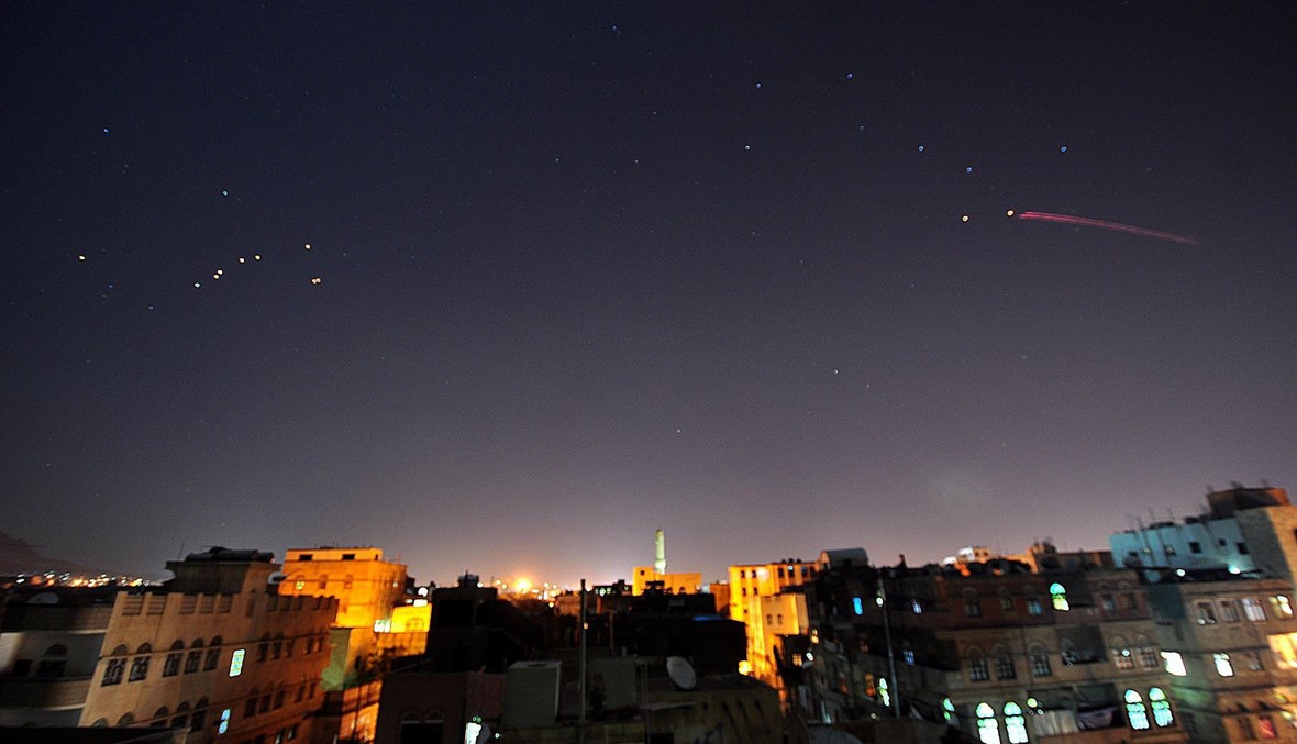 "عاصفة الحزم": استهداف طائرات حربية يمنية تحركت في الديلمي