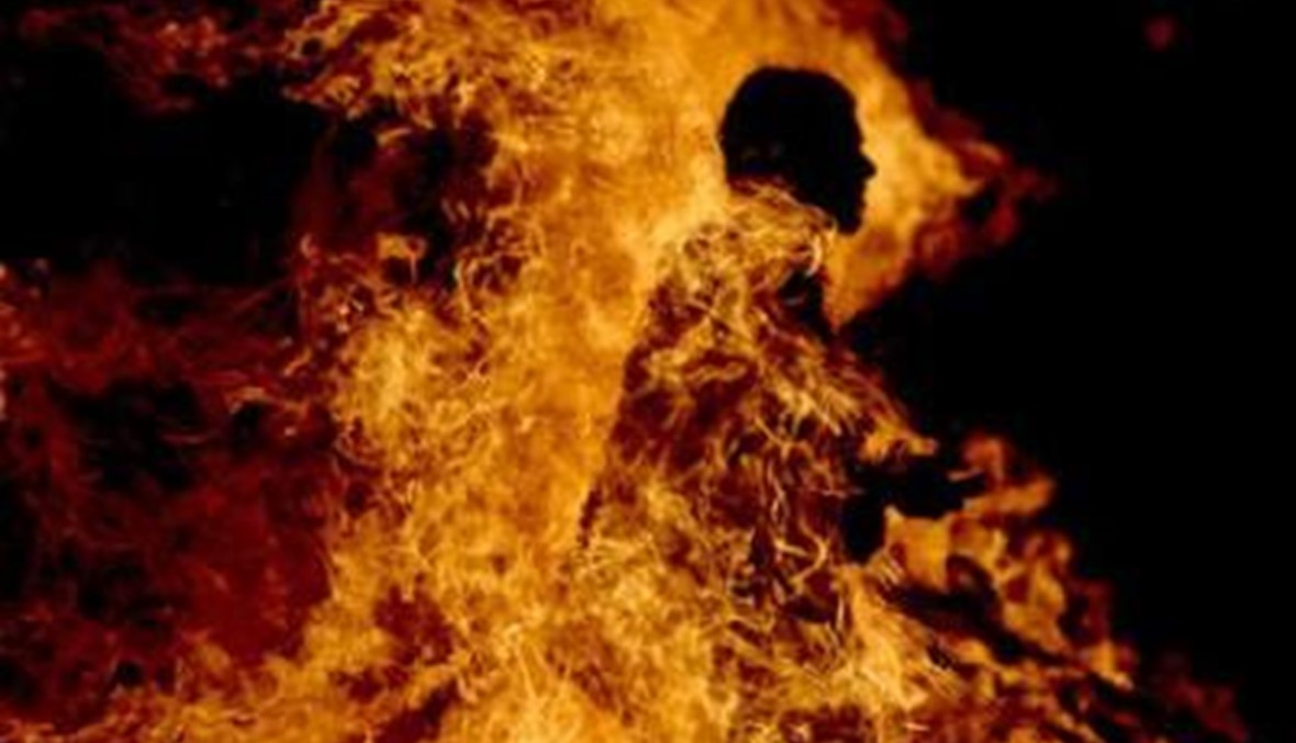 طالب يحرق نفسه في أحد شوارع ألمانيا