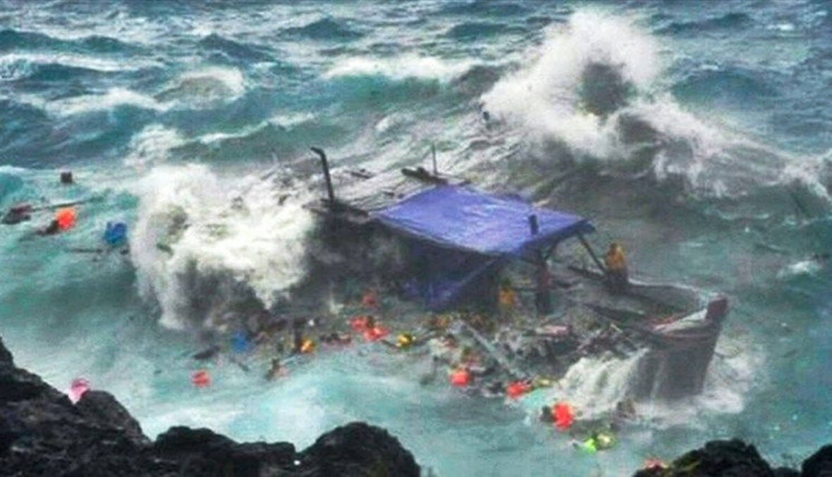 بالفيديو - اسبوع الكوارث في المتوسط: غرق سفينة تقل اكثر من 300 مهاجر