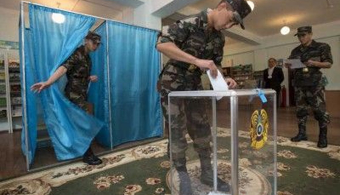 فتح مراكز الاقتراع للانتخابات الرئاسية في كازاخستان