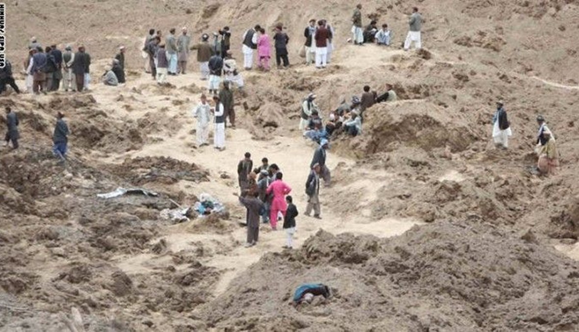 52 مفقودا يخشى مقتلهم في انهيار أرضي في أفغانستان