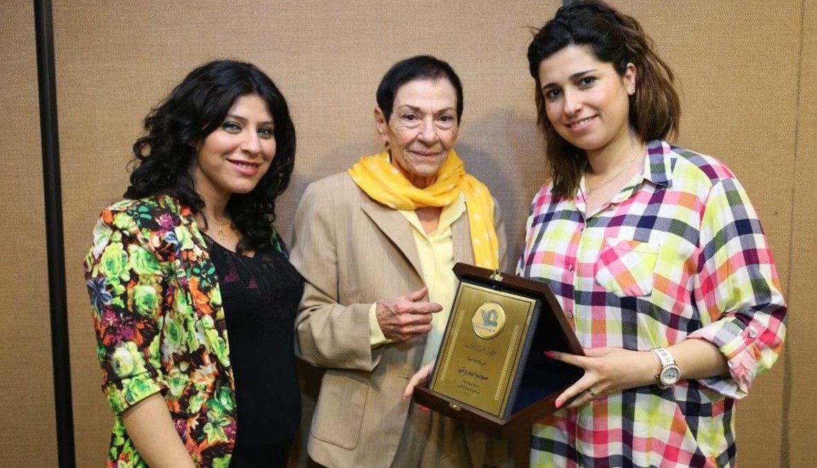 سونيا بيروتي مكرّمة في صوت لبنان بين العائلة ورفاق الدرب