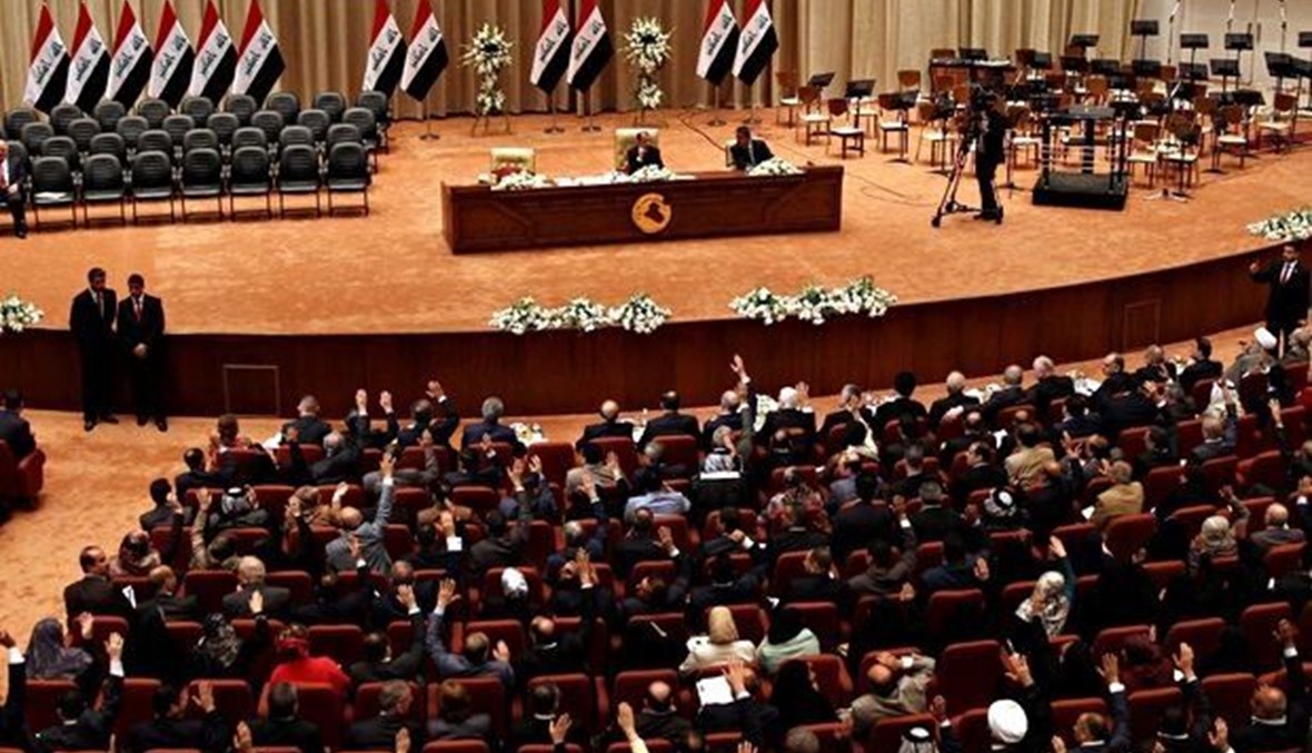 نائب عراقي يتعرّض للضّرب في البرلمان