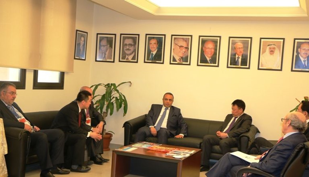 فتوح عرض مع نائب حاكم مقاطعة نينجا الصينية الإعداد لمؤتمر الحوار المصرفي العربي-الصيني