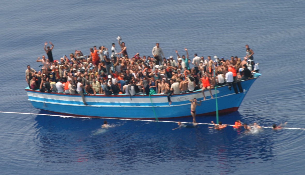 بورما تعثر على سفينة صيد في عرض البحر تقل اكثر من 700 مهاجر