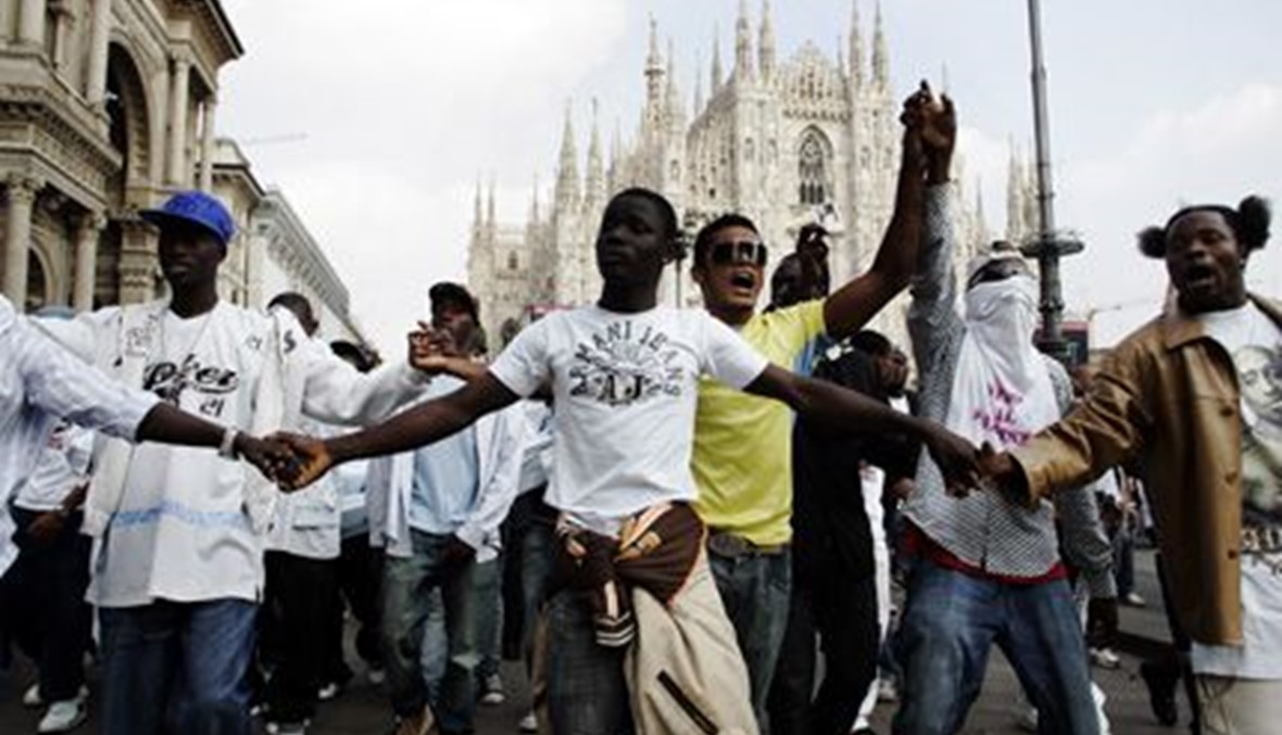 المهاجرون الأفارقة يواجهون مخاطر الصحراء... طمعاً في بلوغ أوروبا