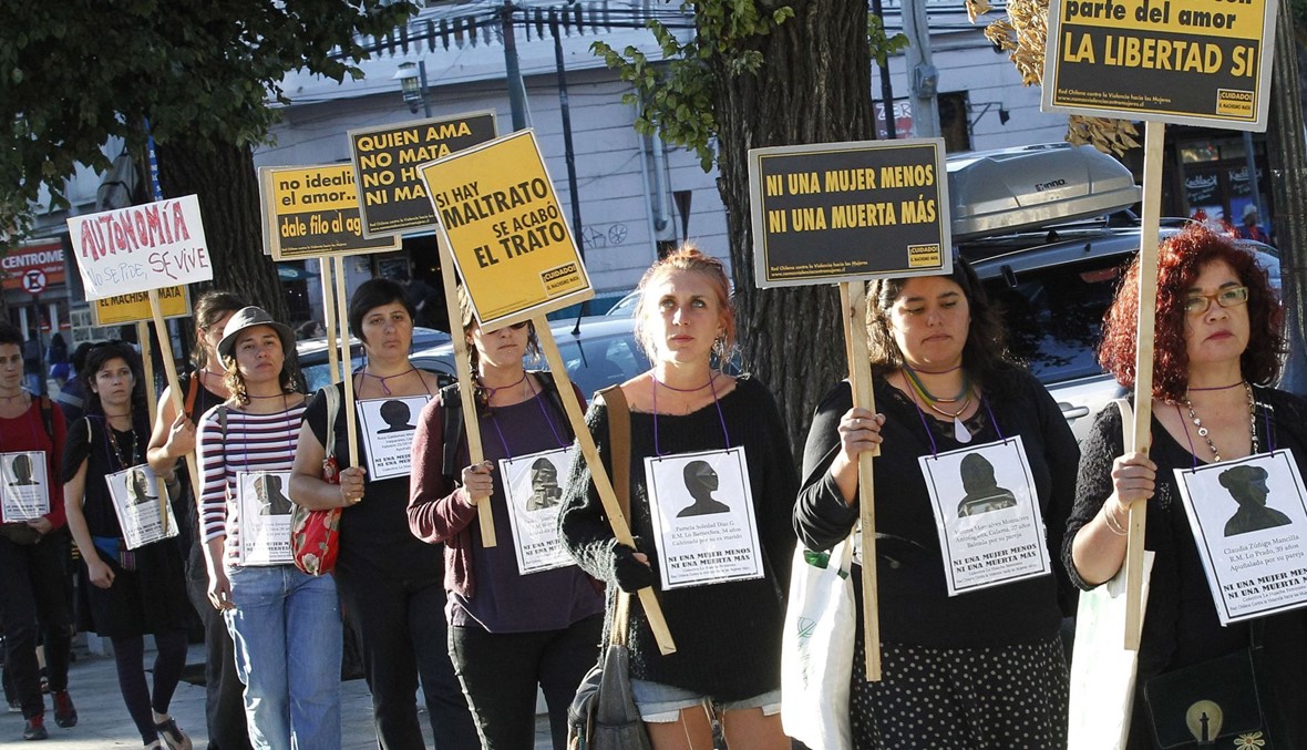 بالصور- تظاهرة حاشدة في الأرجنتين للتنديد بالعنف ضد النساء