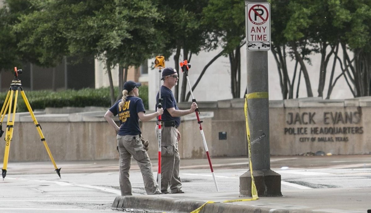 مسلح يطلق النار على مقر شرطة دالاس في تكساس قبل اصابته